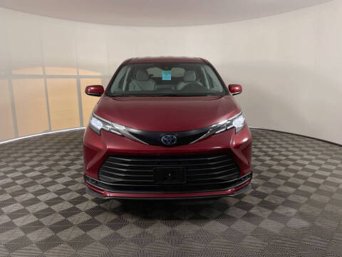 2023 Toyota Sienna LE 8-Passenger