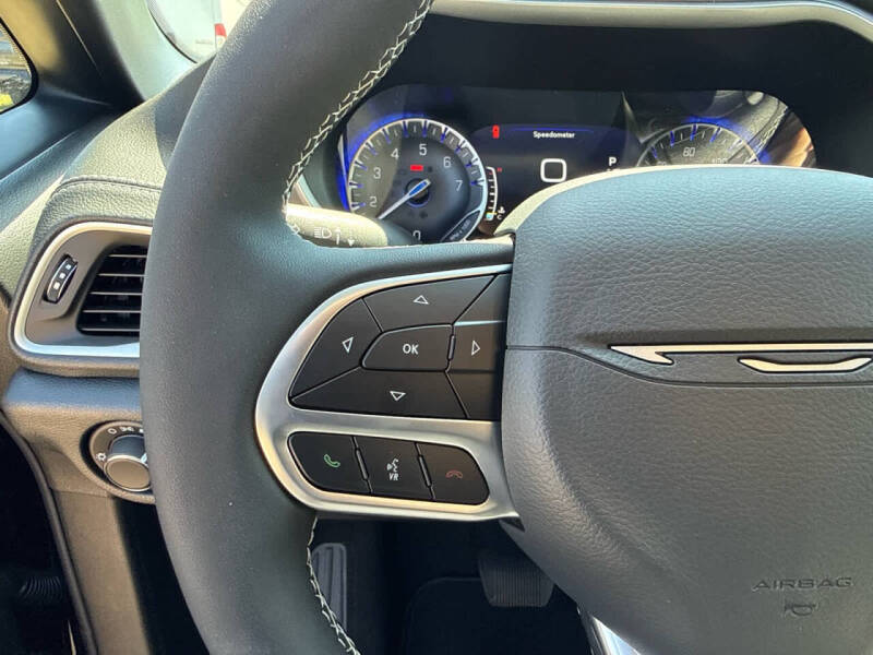 2027 Chrysler Pacifica Select