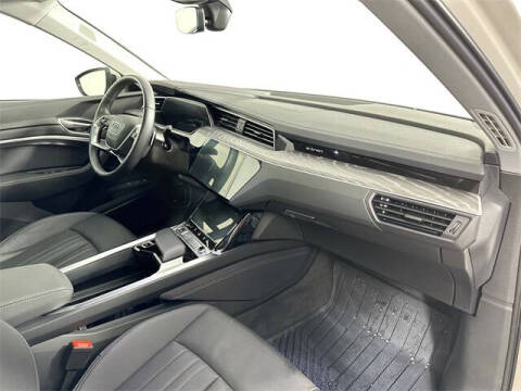 2022 Audi e-tron quattro Premium Plus