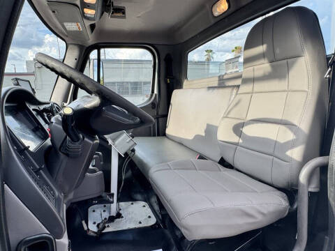 2019 Freightliner M2 106