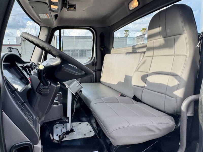 2019 Freightliner M2 106
