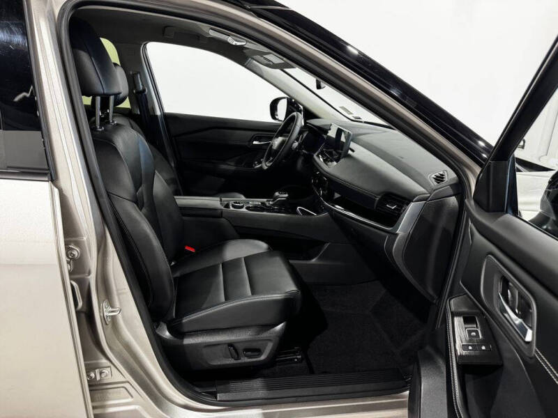 2025 Nissan Rogue SL