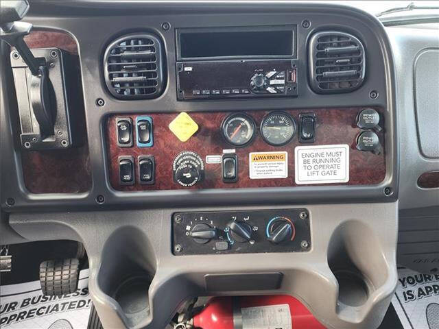 2018 Freightliner M2 106
