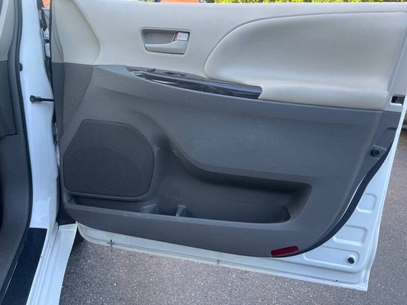 2012 Toyota Sienna
