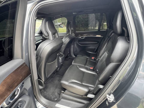 2017 Volvo XC90 T6 Momentum