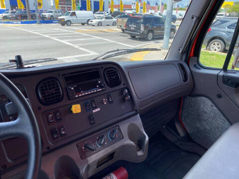 2018 Freightliner M2 106