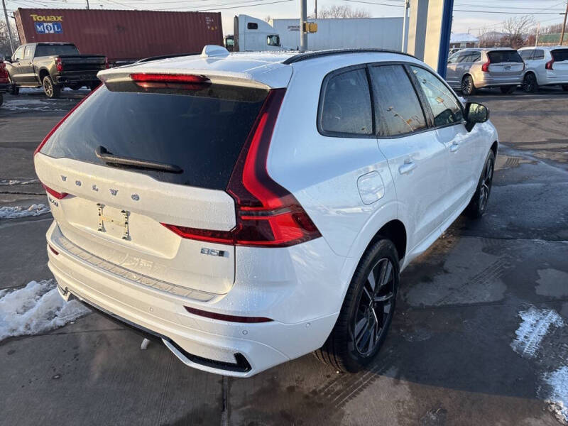 2026 Volvo XC60 B5 Plus