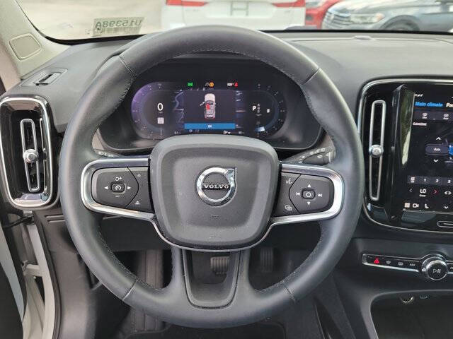 2024 Volvo XC40 B5 Plus Bright Theme