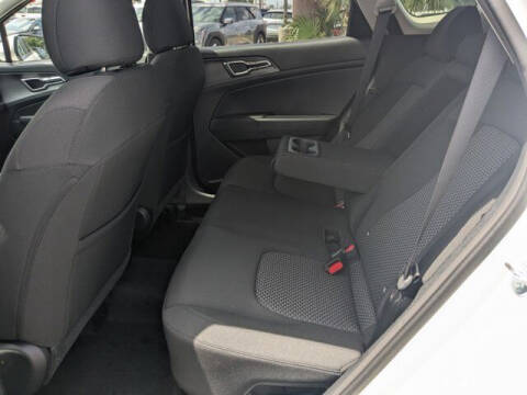 2024 Kia Sportage Hybrid LX