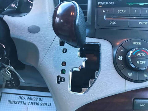 2014 Toyota Sienna XLE 8-Passenger