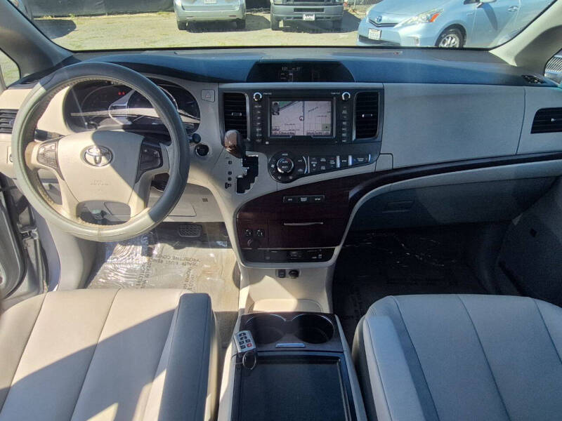 2012 Toyota Sienna XLE 8-Passenger