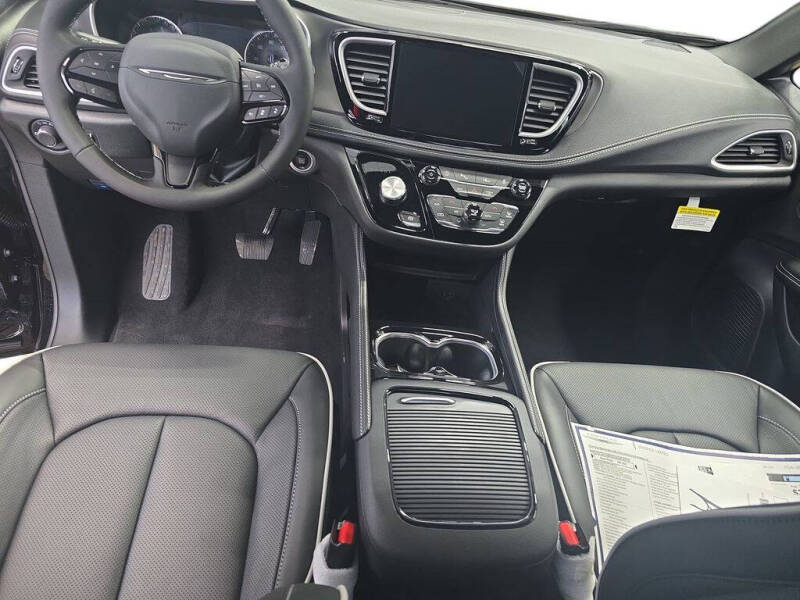 2027 Chrysler Pacifica Limited