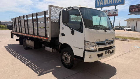 2014 Hino 195