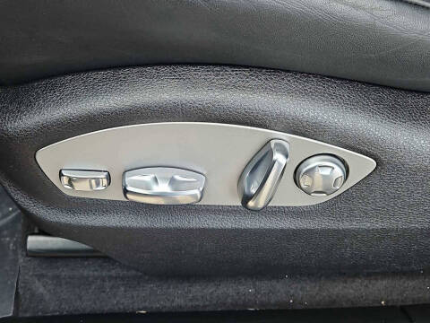 2025 Porsche Macan T