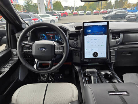 2025 Ford F-150 Lightning Platinum