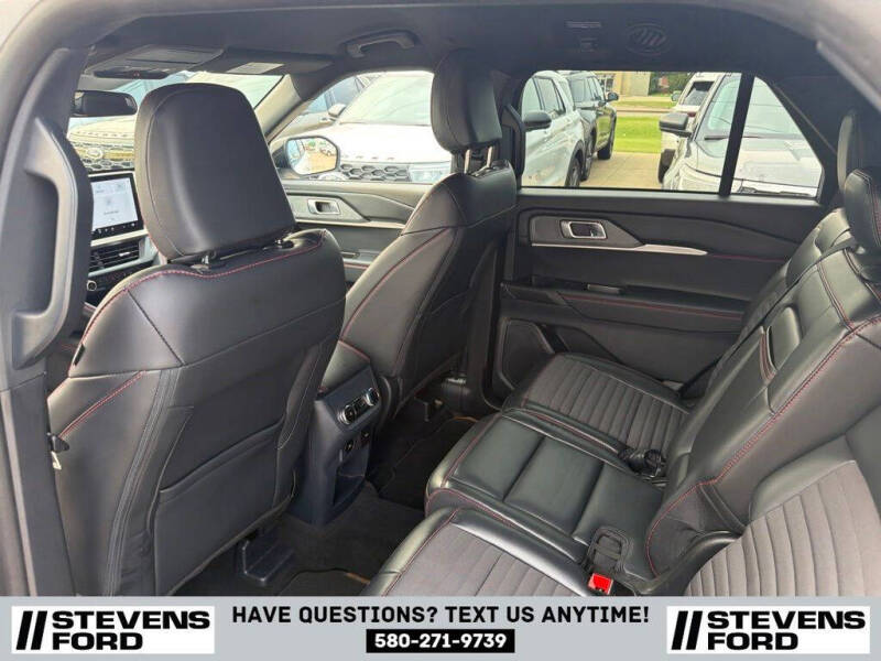 2025 Ford Explorer ST-Line