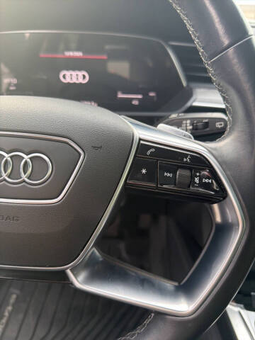 2021 Audi e-tron quattro Premium