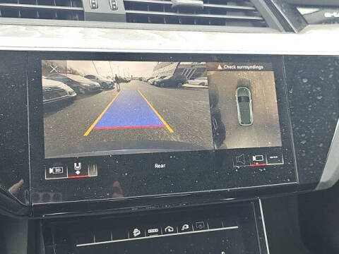 2021 Audi e-tron quattro Premium