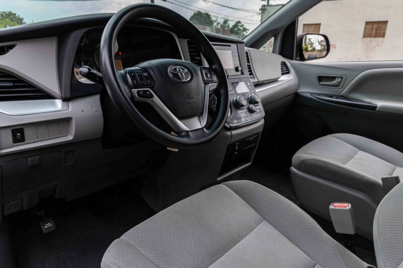 2017 Toyota Sienna L 7-Passenger
