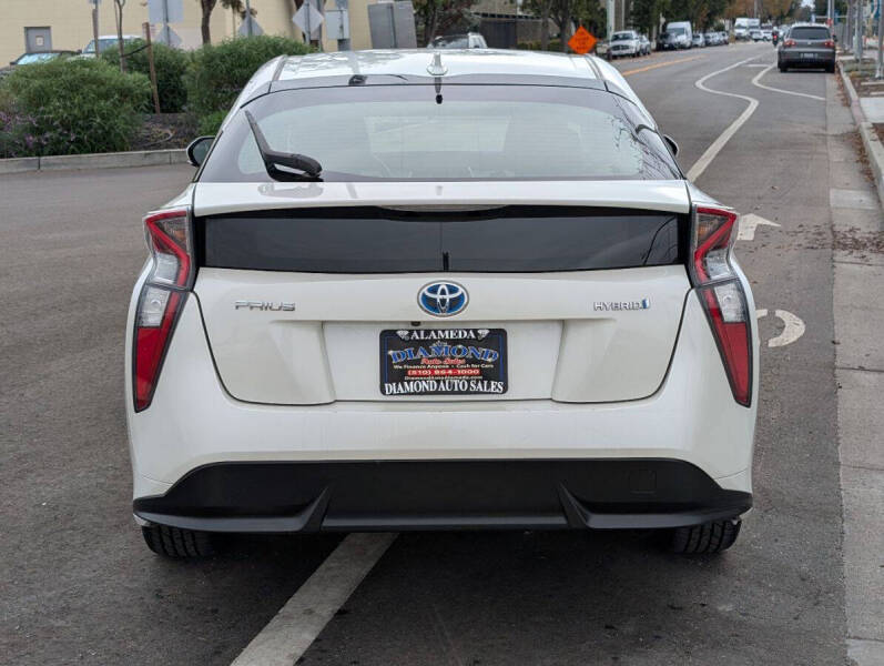 2016 Toyota Prius Three Touring