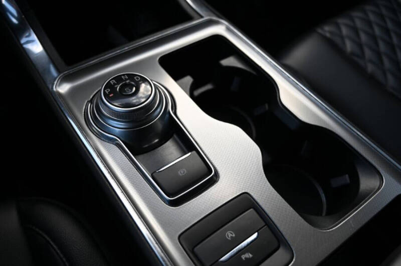 2024 Ford Edge Titanium