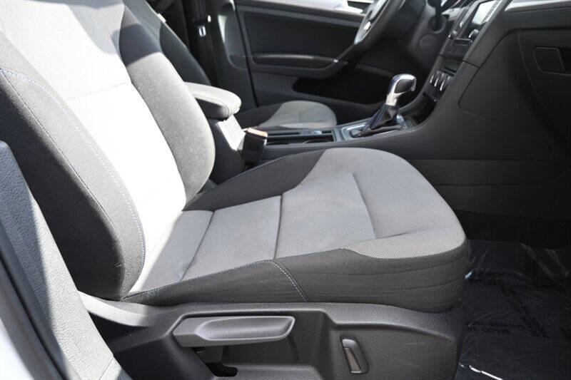 2016 Volkswagen e-Golf SE