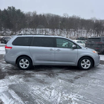 2013 Toyota Sienna LE 8-Passenger