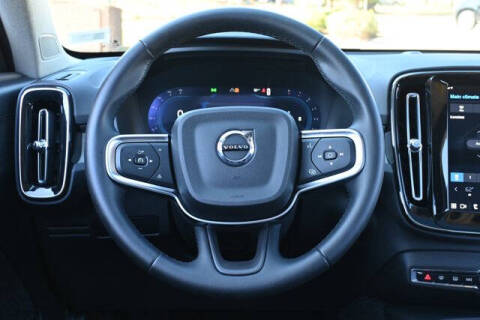 2025 Volvo XC40 B5 Core Bright Theme