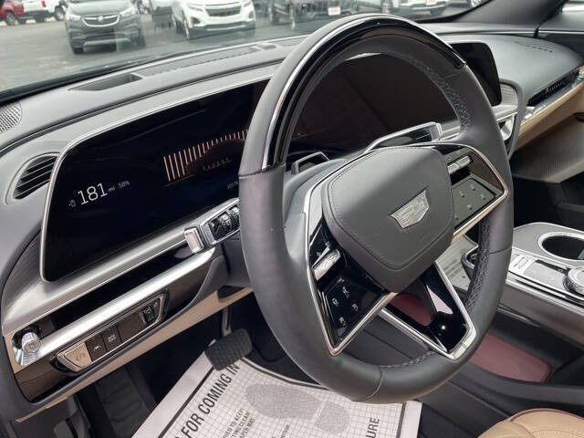 2024 Cadillac LYRIQ Luxury 3