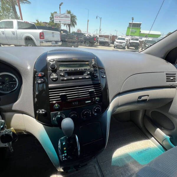 2004 Toyota Sienna