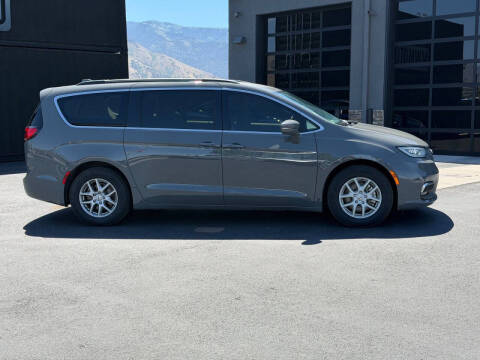 2022 Chrysler Pacifica Touring L
