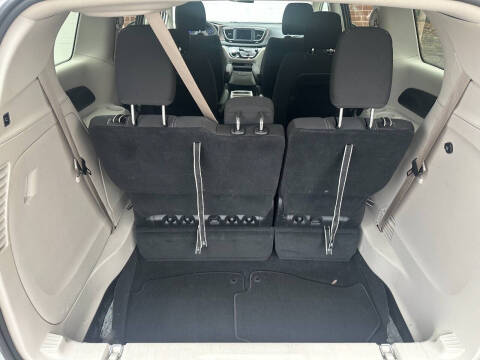 2022 Chrysler Voyager LX