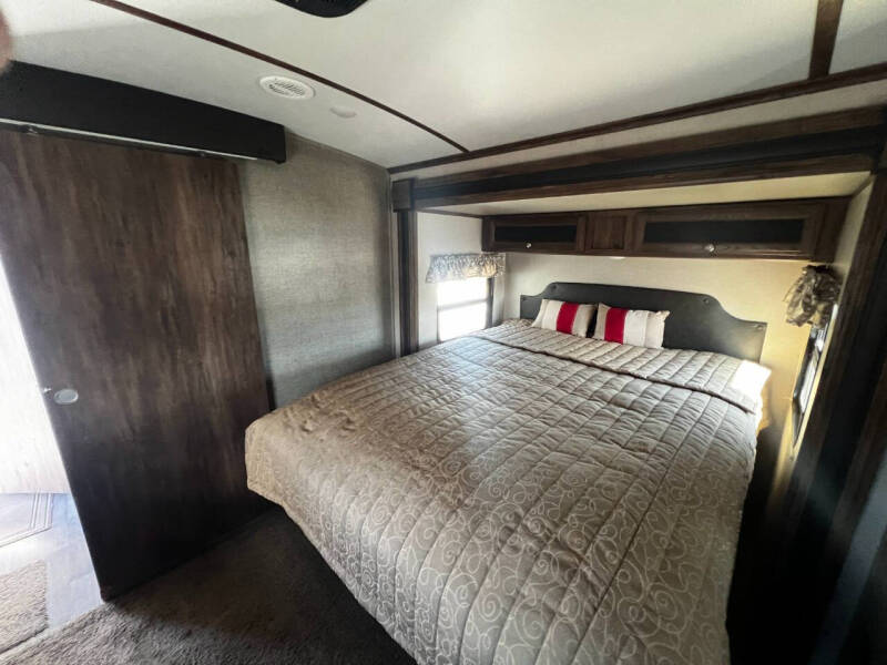 2017 Keystone RV Cougar X-Lite
