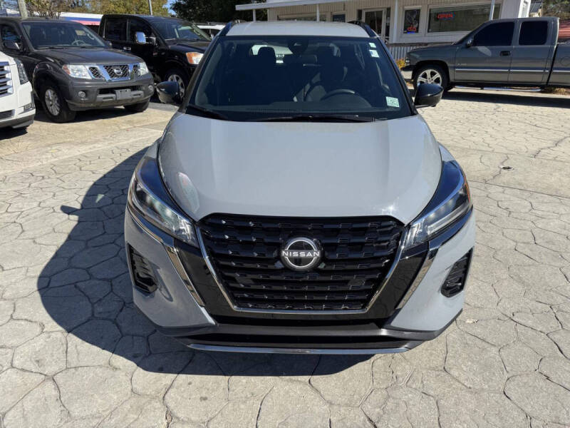 2023 Nissan Kicks SR