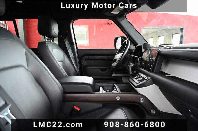 2023 Land Rover Defender 130 X-Dynamic SE