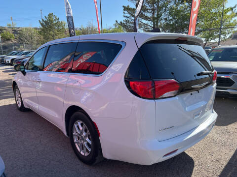 2023 Chrysler Voyager LX