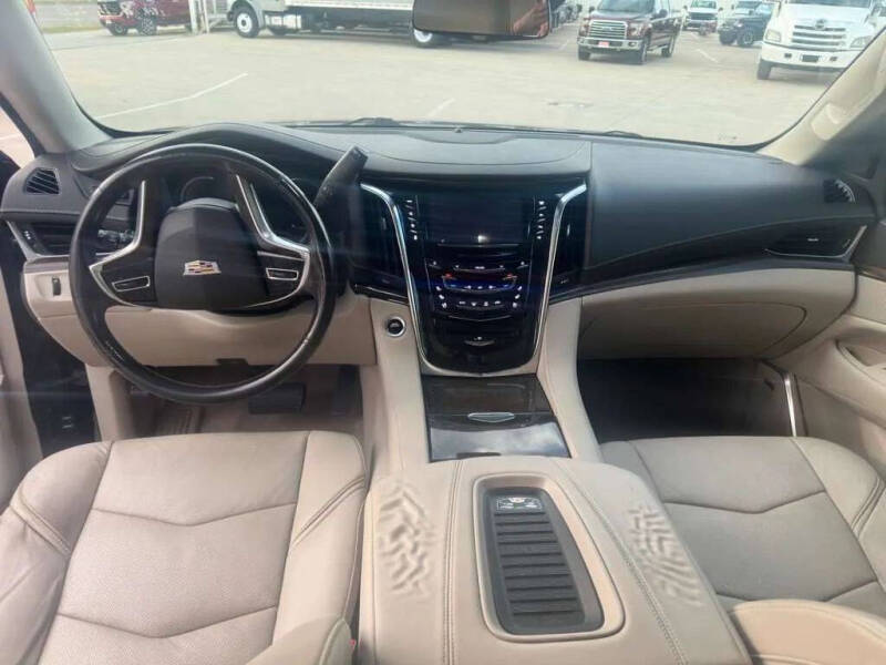 2018 Cadillac Escalade Luxury