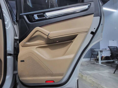 2023 Porsche Cayenne Coupe Platinum Edition