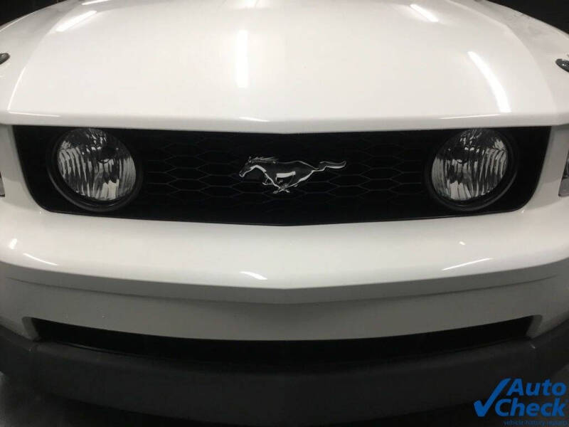 2005 Ford Mustang GT Deluxe
