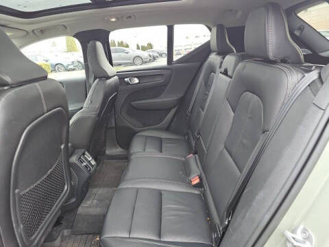 2023 Volvo XC40 B5 Plus Dark Theme