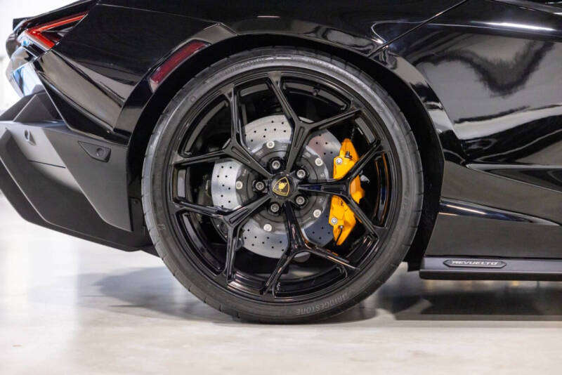 2025 Lamborghini Revuelto