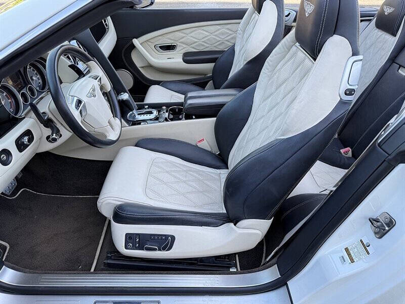 2015 Bentley Continental 26