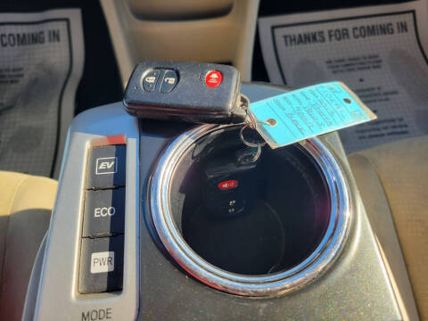 2013 Toyota Prius v Two