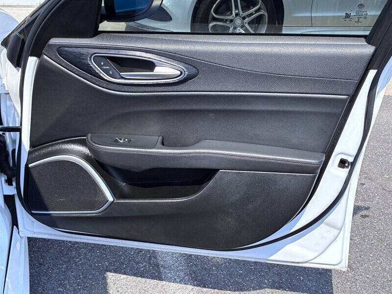 2019 Alfa Romeo Giulia Sport