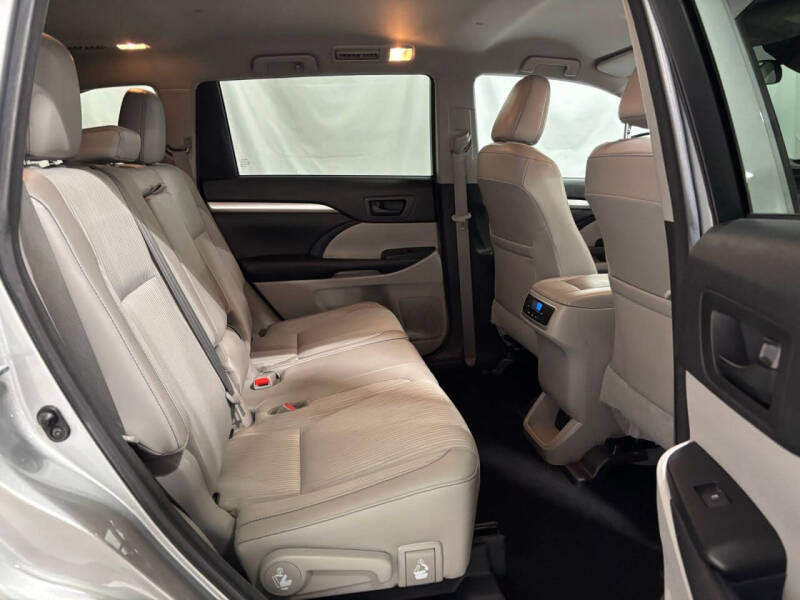 2017 Toyota Highlander LE