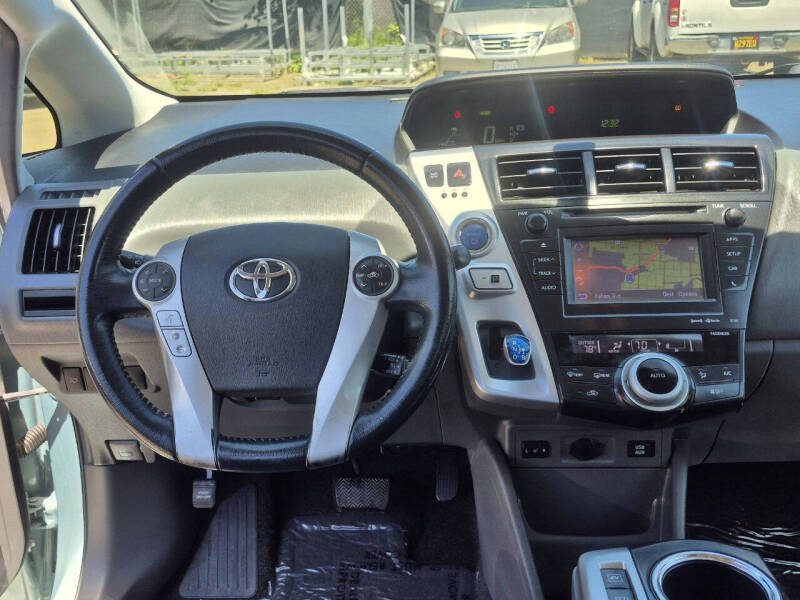 2013 Toyota Prius v Five - Photo 18