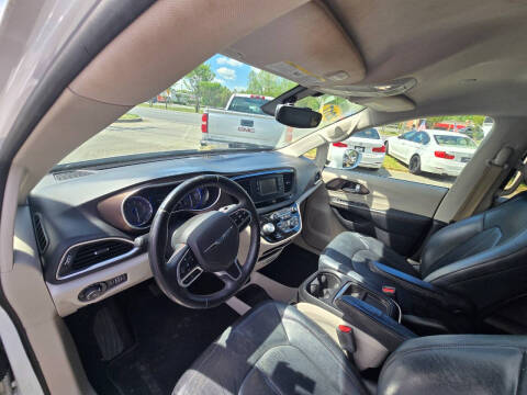 2017 Chrysler Pacifica Touring-L