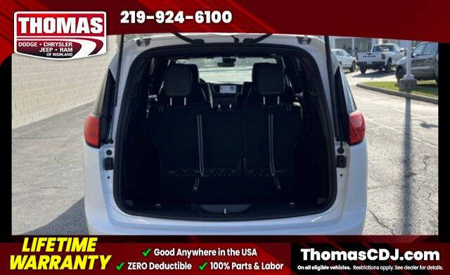 2026 Chrysler Pacifica Select