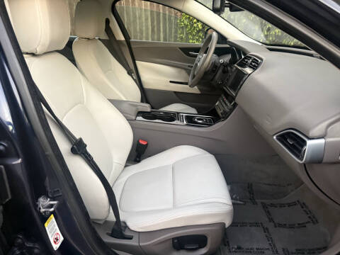 2017 Jaguar XE 25t Premium