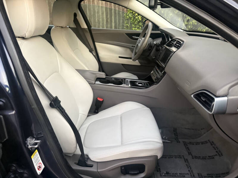 2017 Jaguar XE 25t Premium